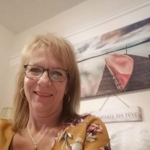 Meet your Posher, Charlyne